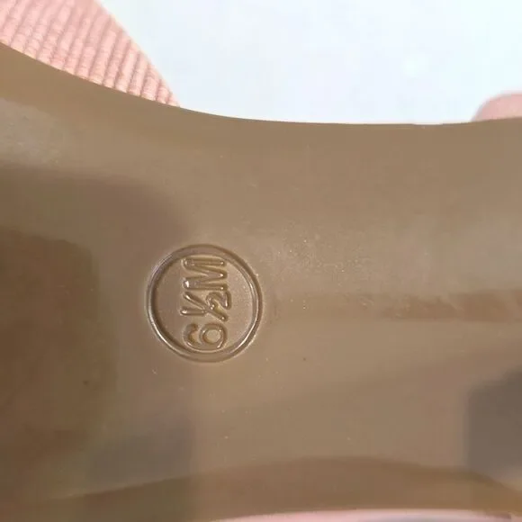 NEW- Calvin Klein Women's Pink Heels - Picture 8 of 8